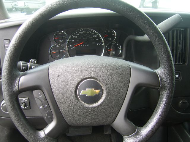 Chevrolet Express 2011 photo 1