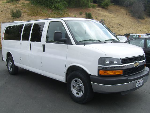 Chevrolet Express 2011 photo 2
