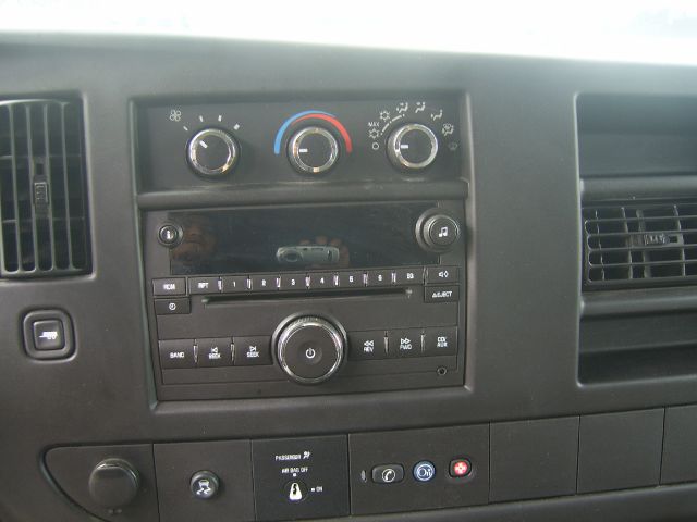 Chevrolet Express 2011 photo 3
