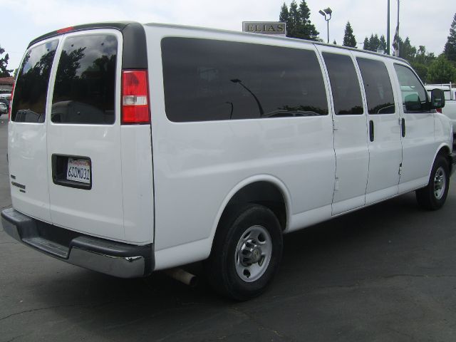 Chevrolet Express 2011 photo 4