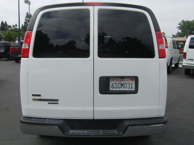 Chevrolet Express 2011 photo 6