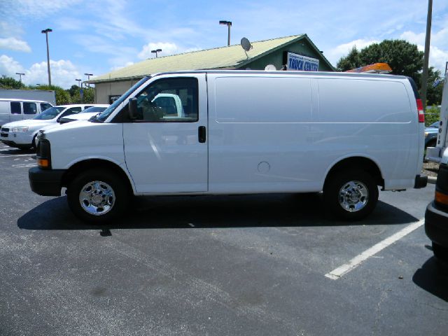 Chevrolet Express 2011 photo 2