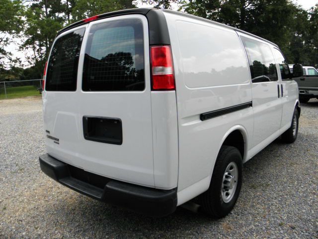 Chevrolet Express 2011 photo 4
