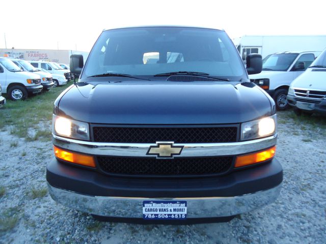 Chevrolet Express 2011 photo 1