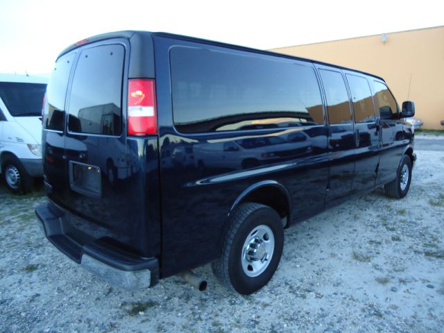 Chevrolet Express 2011 photo 2