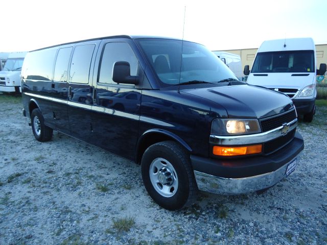 Chevrolet Express 2011 photo 3