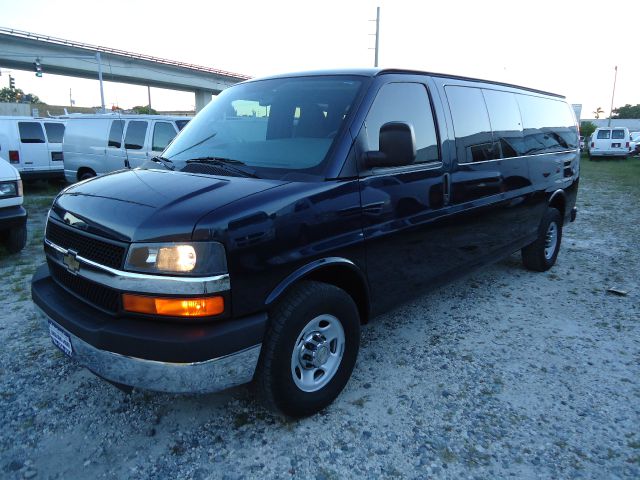 Chevrolet Express 2011 photo 4