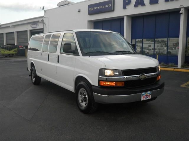 Chevrolet Express 2012 photo 2