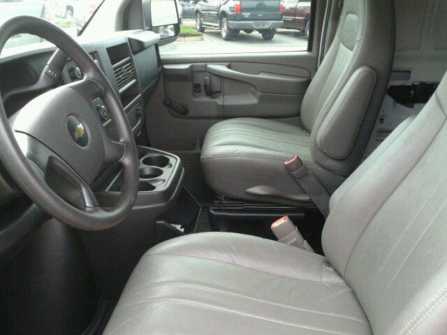 Chevrolet Express 4WD 4-door Tech/entertainment Pkg Passenger Van