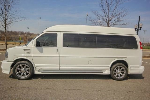 Chevrolet Express 2012 photo 2