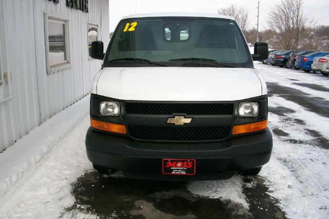 Chevrolet Express 2012 photo 2