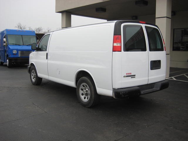 Chevrolet Express 2012 photo 2