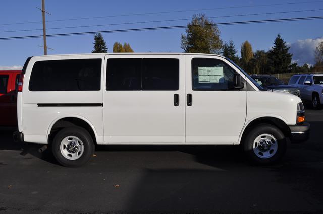 Chevrolet Express 2012 photo 2