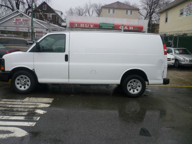 Chevrolet Express 2012 photo 2