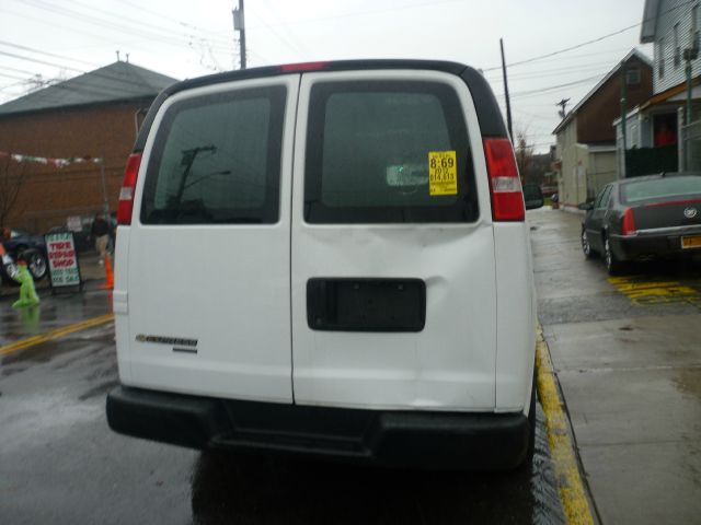 Chevrolet Express 2012 photo 3