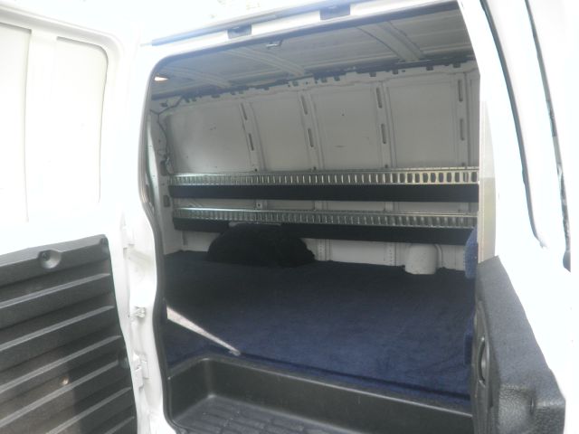 Chevrolet Express 2012 photo 2