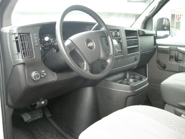 Chevrolet Express 2012 photo 2