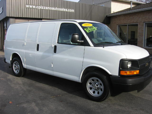 Chevrolet Express 2012 photo 2
