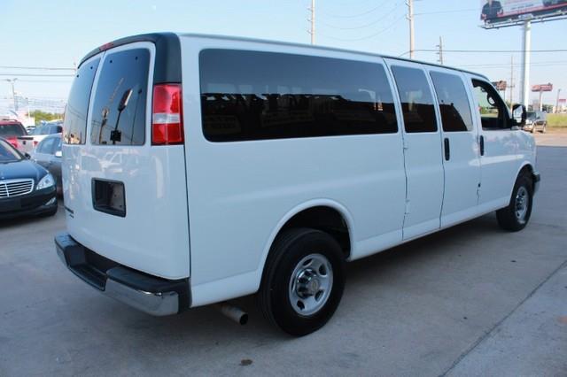 Chevrolet Express 2012 photo 2