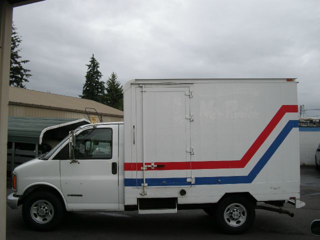 Chevrolet Express 10 7 Box Truck 1.8T Cabriolet Box Truck