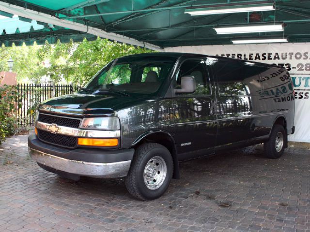 Chevrolet Express Cargo 2003 photo 2