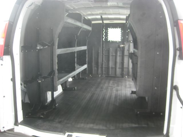 Chevrolet Express Cargo 2010 photo 2