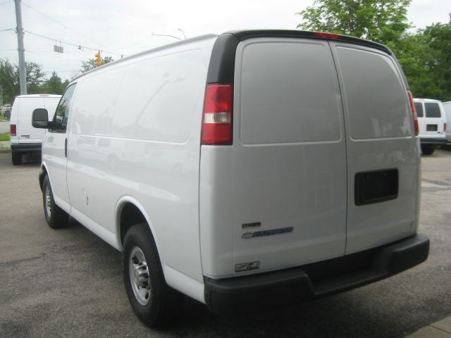 Chevrolet Express Cargo 2010 photo 3
