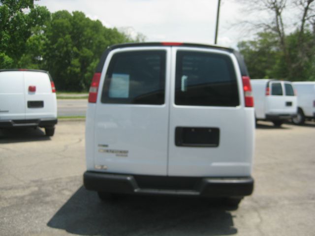 Chevrolet Express Cargo 2011 photo 1