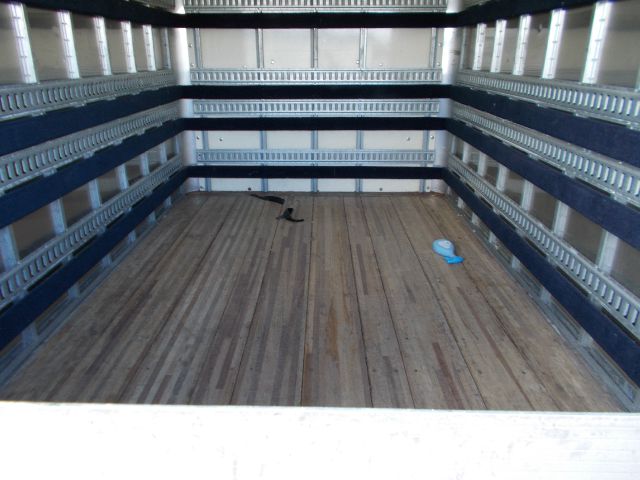 Chevrolet Express Cutaway 2010 photo 2