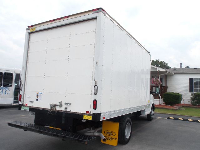 Chevrolet Express Cutaway Crewcab 4X4 Kingranch Box Truck