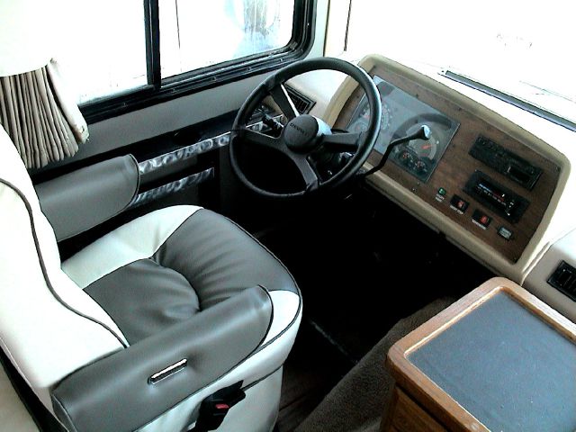 Chevrolet Fleetwood LT. 4WD. Sunroof, Leather RV - Camper
