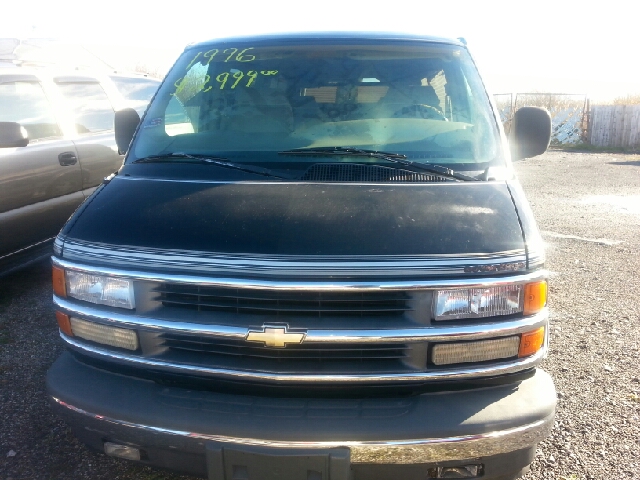 Chevrolet G-Series Van 1996 photo 1