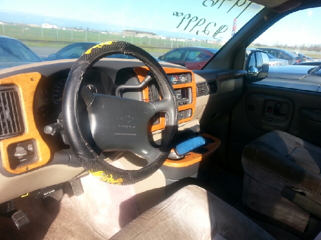 Chevrolet G-Series Van 1996 photo 3