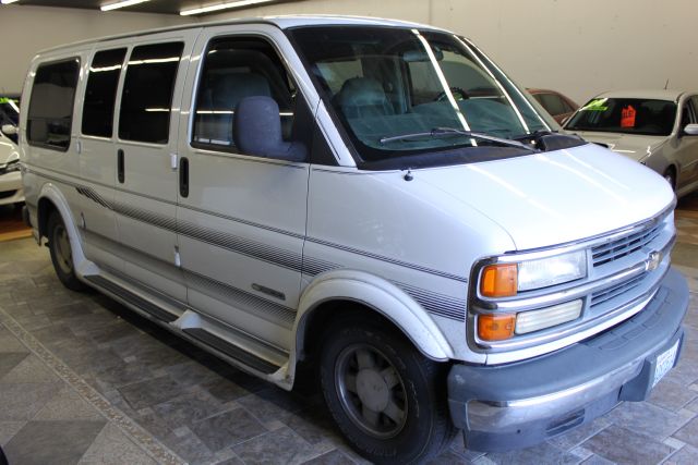 Chevrolet G10 1996 photo 1