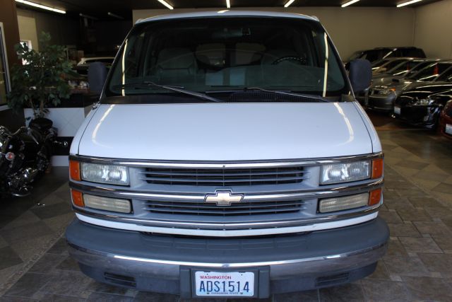 Chevrolet G10 1996 photo 2
