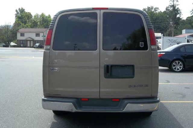 Chevrolet G10 1996 photo 2