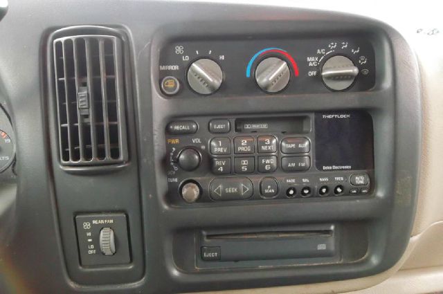 Chevrolet G10 1996 photo 2