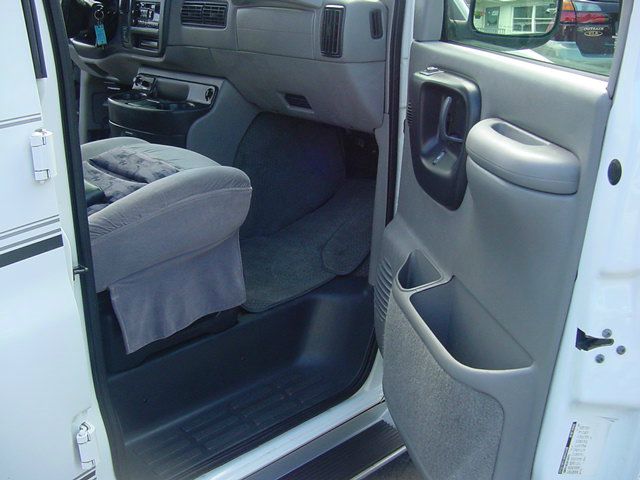 Chevrolet G1500 1998 photo 2