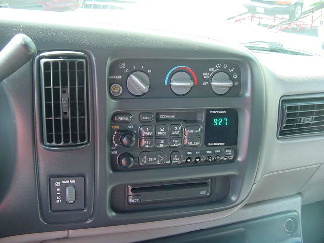 Chevrolet G1500 1998 photo 23