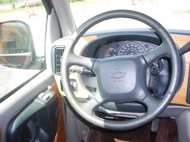 Chevrolet G1500 1998 photo 3