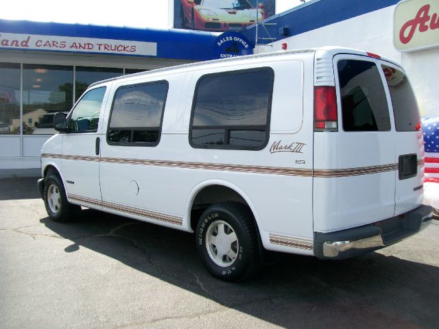 Chevrolet G1500 1998 photo 2