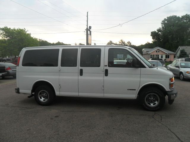 Chevrolet G1500 1998 photo 2