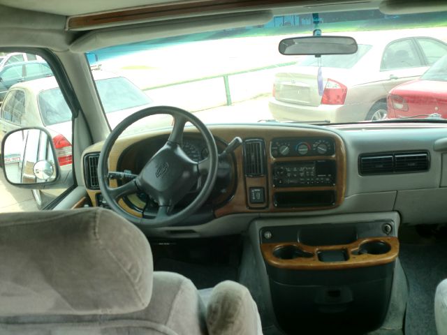 Chevrolet G1500 2004.5 4dr Sdn 1.8T Quattro Au Passenger Van