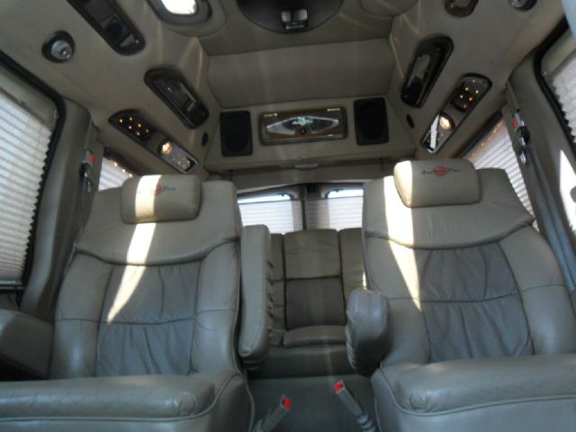 Chevrolet G1500 2003 photo 1