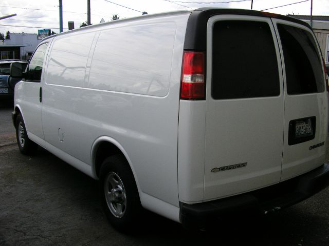 Chevrolet G1500 Glk350 RWD 4dr SUV Cargo Van