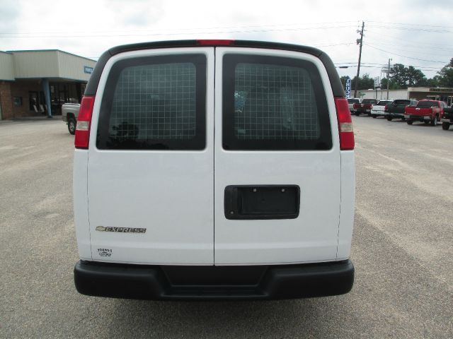 Chevrolet G1500 2010 photo 4