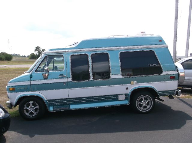 Chevrolet G20 1982 photo 1