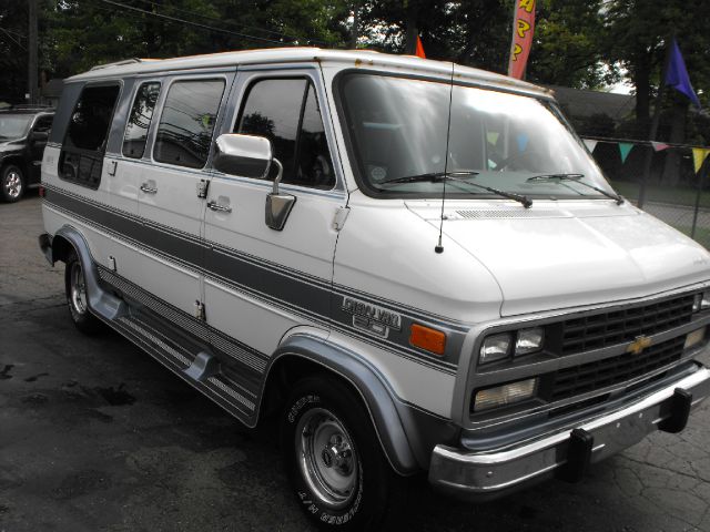 Chevrolet G20 Eddie Bauer 6.0L Passenger Van