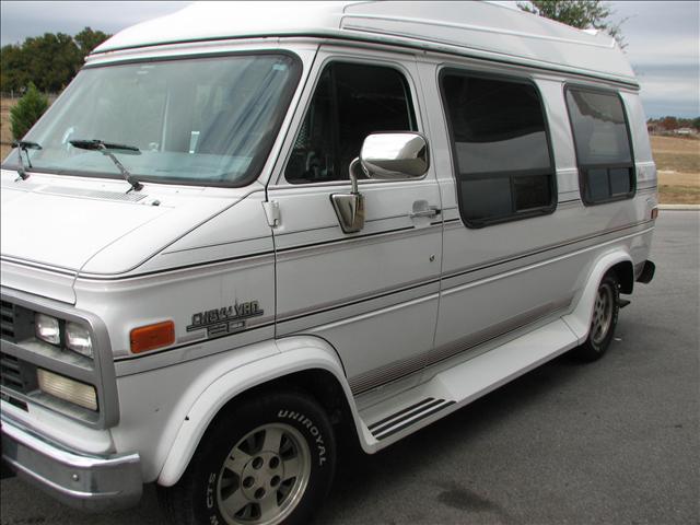 Chevrolet G20 Base Passenger Van