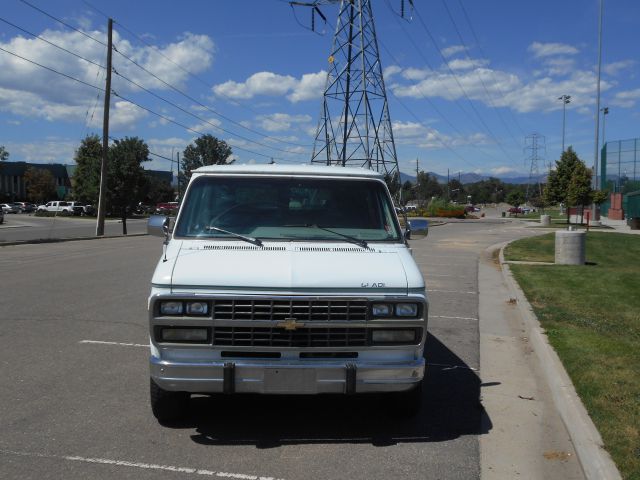 Chevrolet G20 Access CAB V8 AUTO LTD (natl) Passenger Van